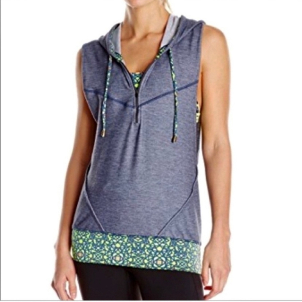 Maaji Activewear Sleeveless Hooded Quarter Zip Top Size Large Swim Workout‎ Camp
